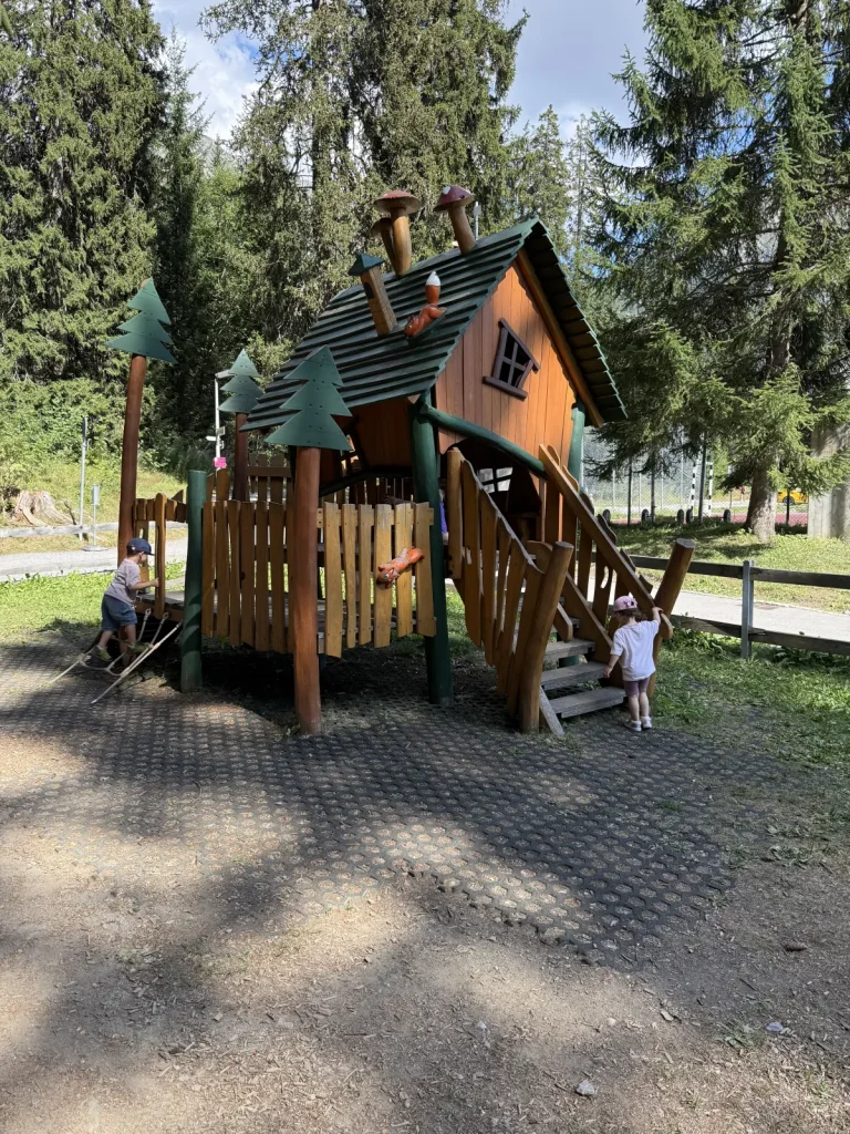 Lenzerheide, Spielplatz Eichhörnchenwald, Kletterpark