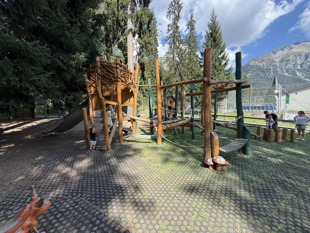 Lenzerheide, Spielplatz Eichhörnchenwald, Kletterpark