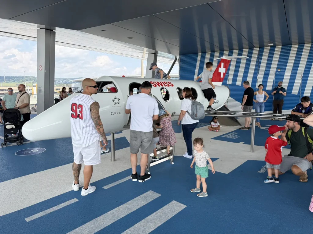 Zürich Flughafenterrasse - Kinderflugzeug